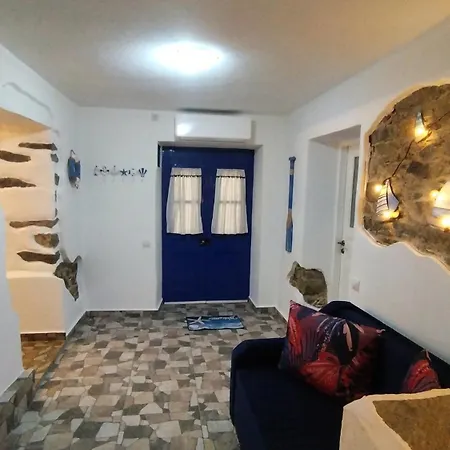 Authentic Stone 150 M From The Apartment *