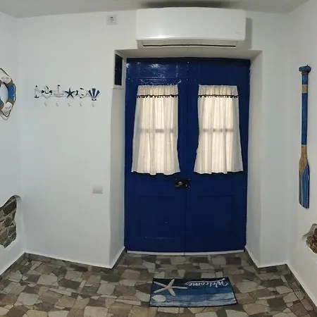 Authentic Stone 150 M From The Apartment Kavala