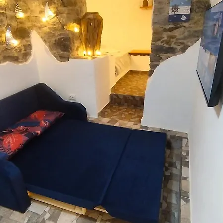 Apartment Authentic Stone 150 M From The *
