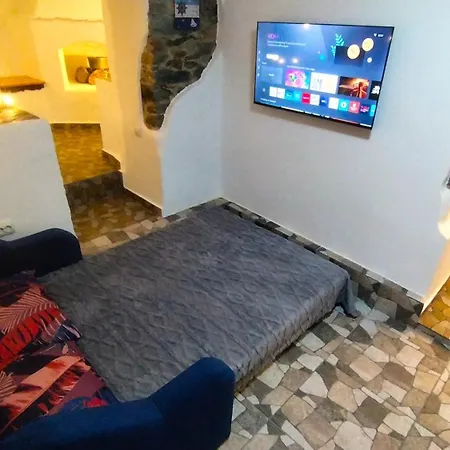 Apartment Authentic Stone 150 M From The