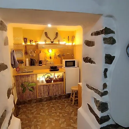 Apartment Authentic Stone 150 M From The *