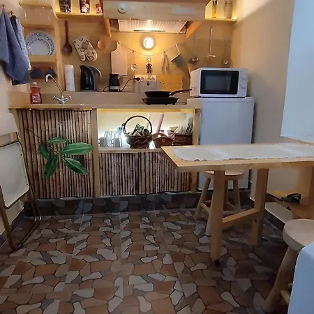 Authentic Stone 150 M From The Apartment *